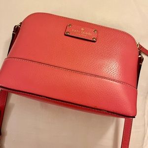 Kate spade pink peppercorn color (coral) crossbody bag with adjustable strap